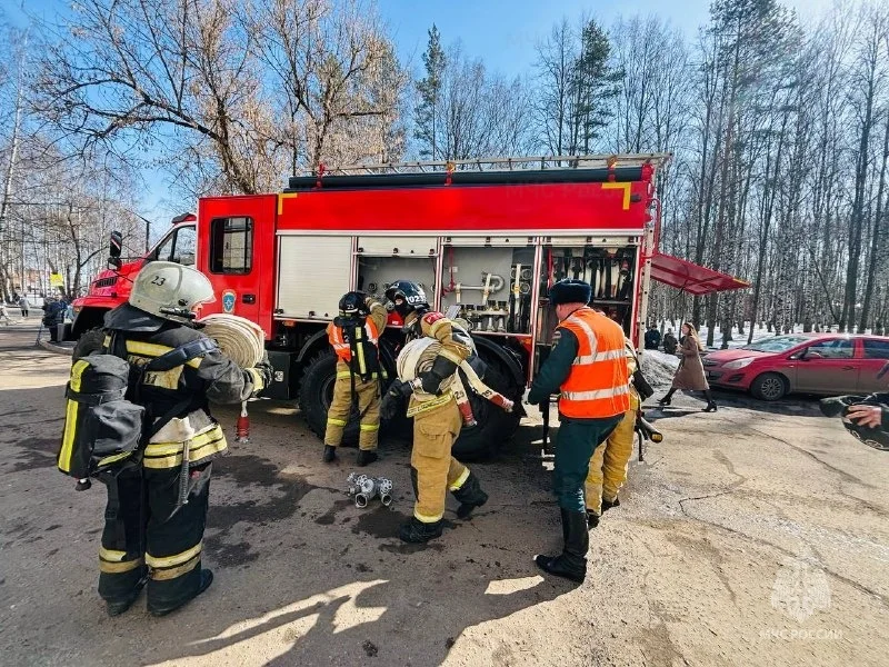 Масштабное обучение по пожарной безопасности в медицинском учреждении города Ярославля